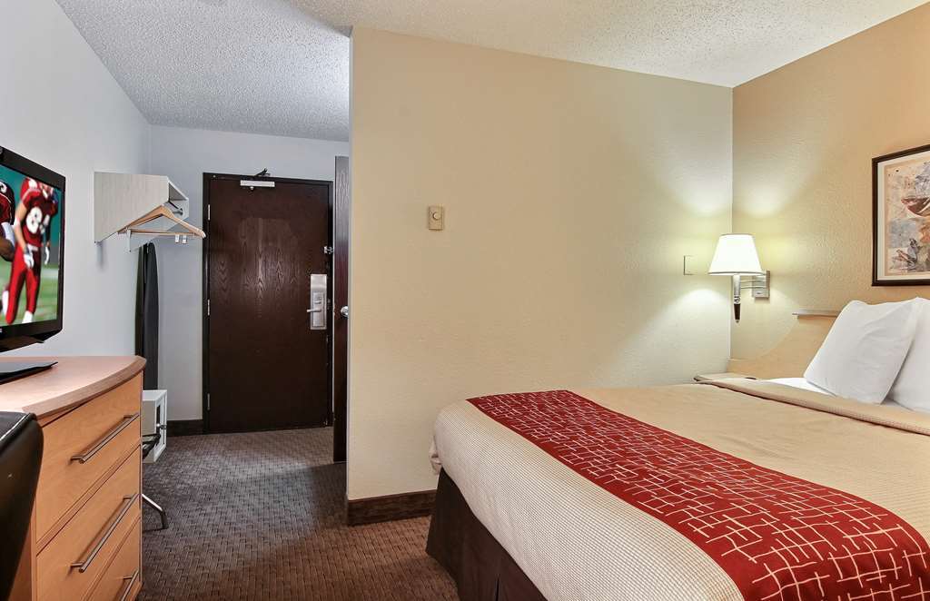 Econo Lodge Sioux Falls Empire Mall Room photo